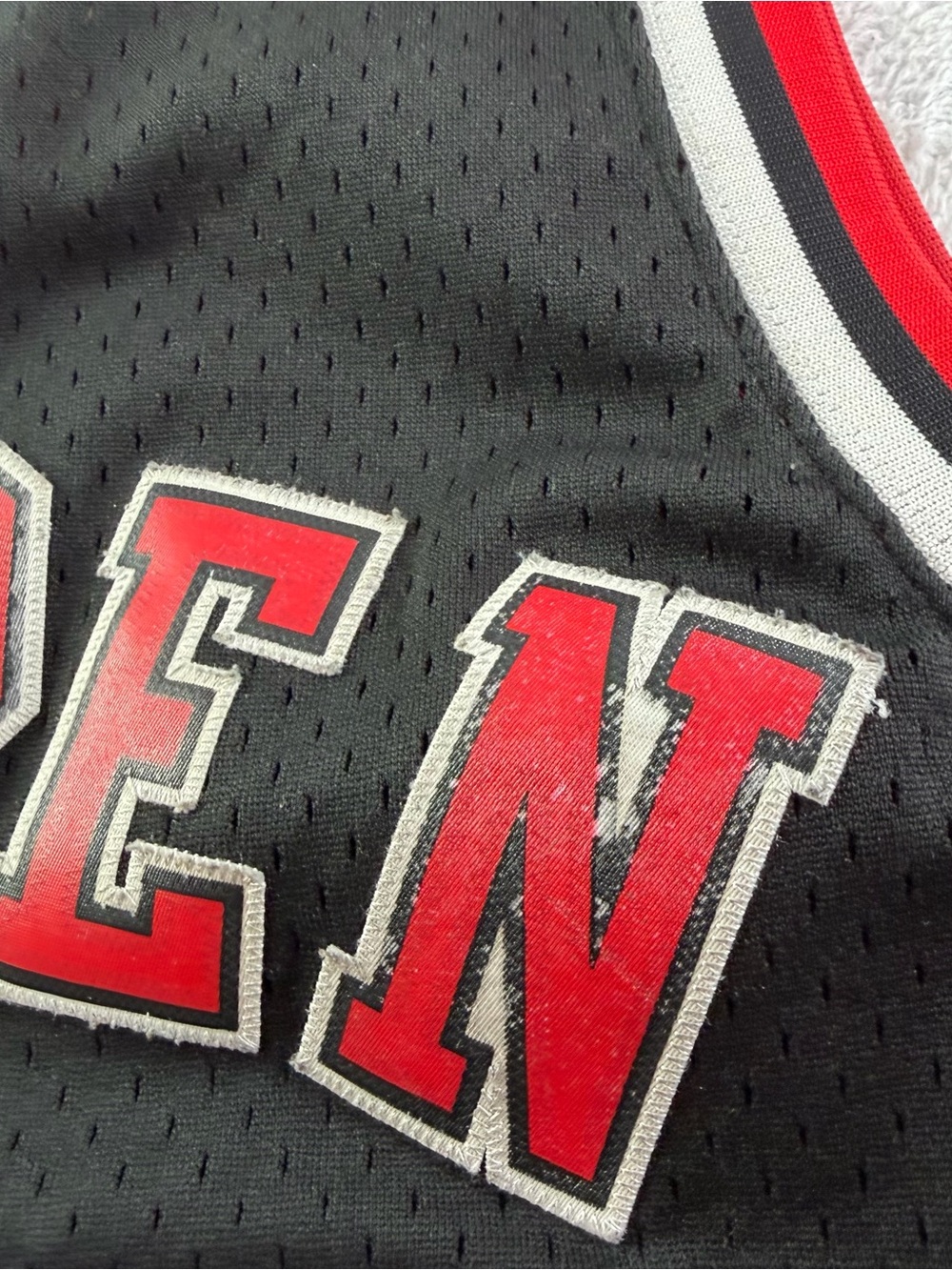 Mitchell & Ness Scottie Pippen Bulls 1997-98 Swingman Jersey M Distressed Stich - Picture 7 of 16